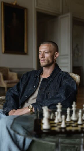 Шахматист — AI-кадр ученицы, домашка к 1 уроку